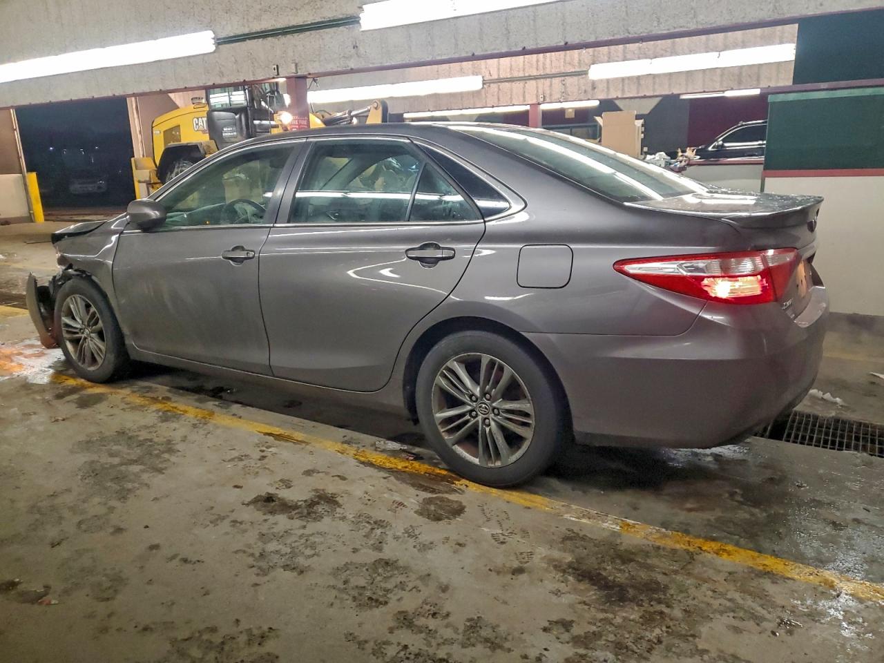 2015 TOYOTA CAMRY LE photo 3