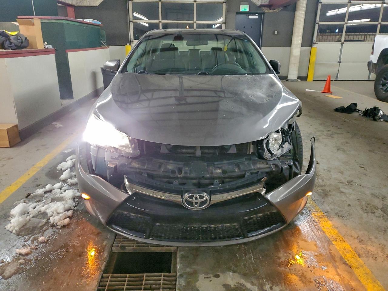 2015 TOYOTA CAMRY LE photo 9