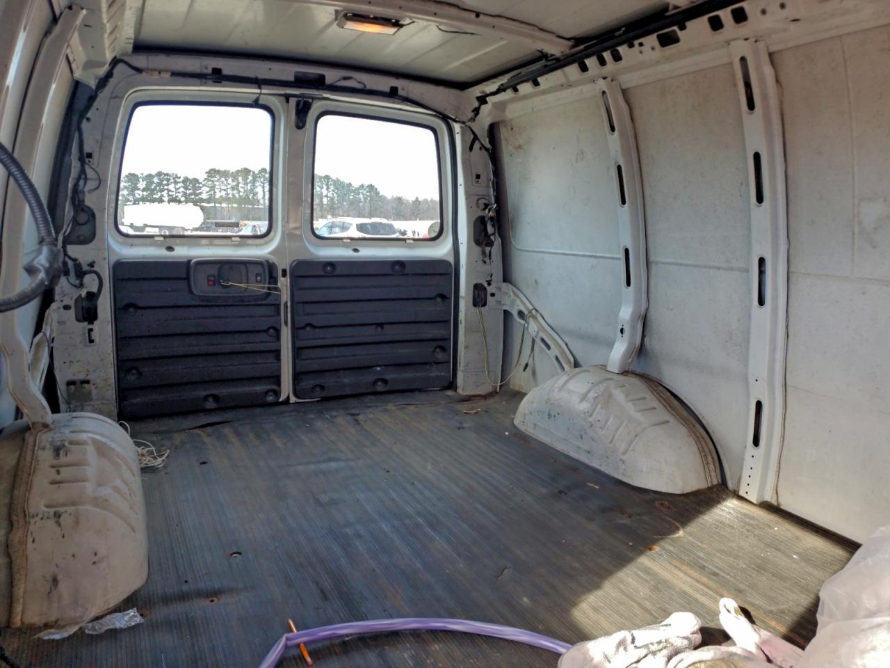 2001 GMC SAVANA 2500 DELIVERY VAN photo 21