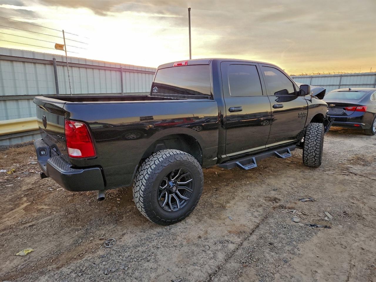2022 RAM 1500 CLASSIC TRADESMAN photo 3