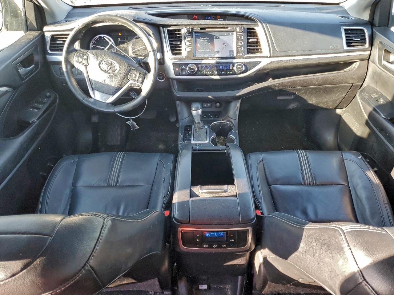 2017 TOYOTA HIGHLANDER SE photo 22