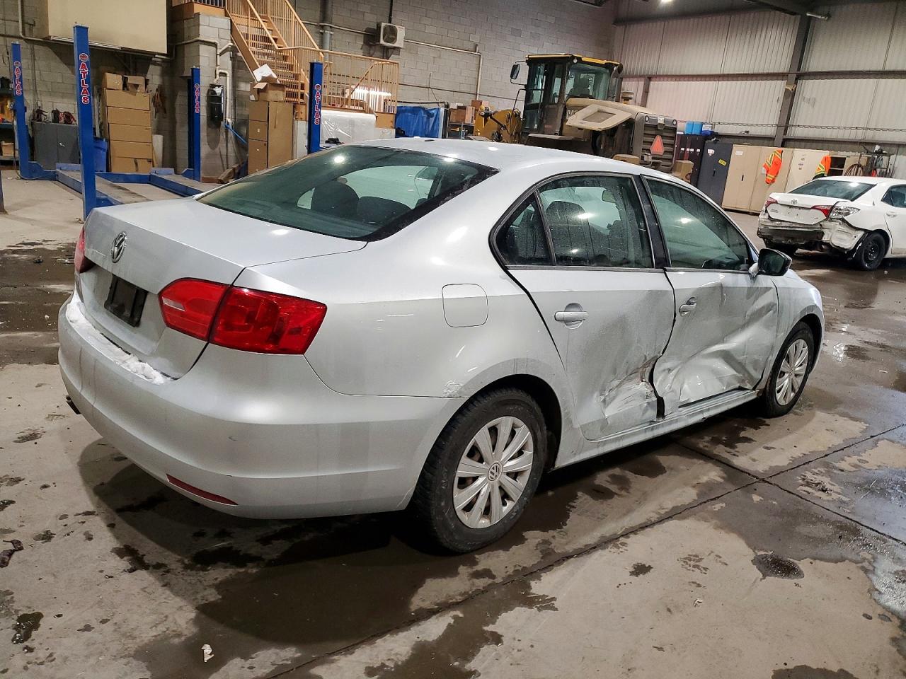 2012 VOLKSWAGEN JETTA BASE photo 5