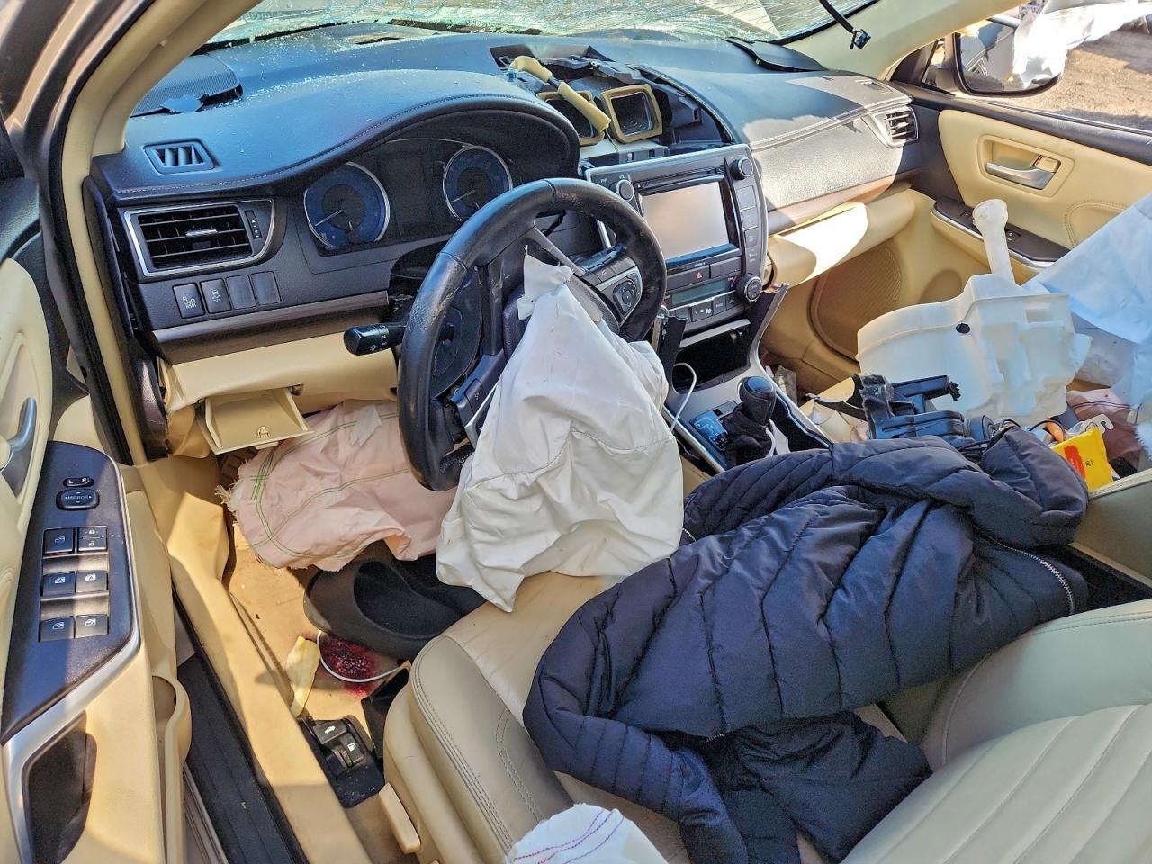2016 TOYOTA CAMRY photo 15