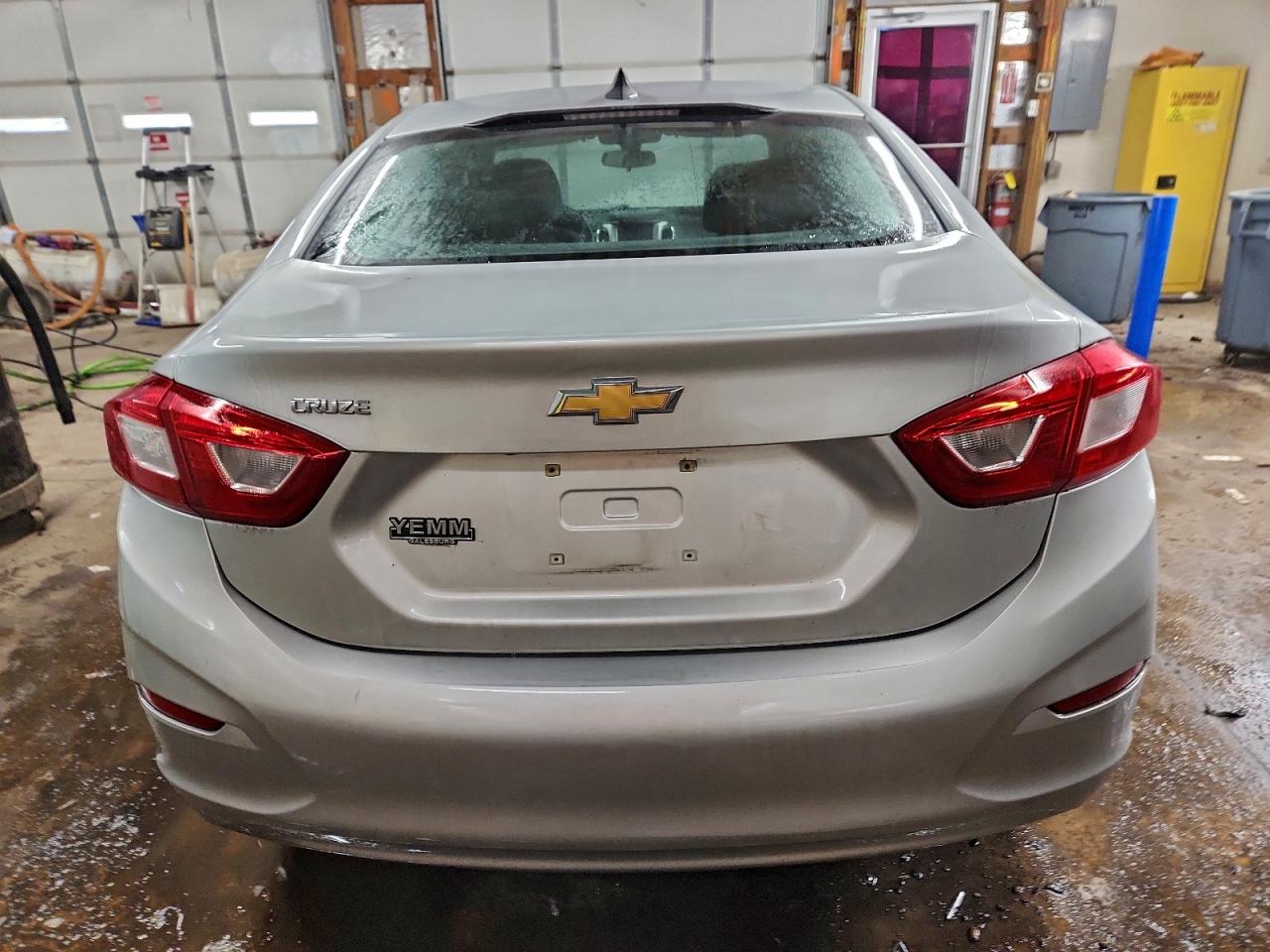 2017 CHEVROLET CRUZE LS photo 11