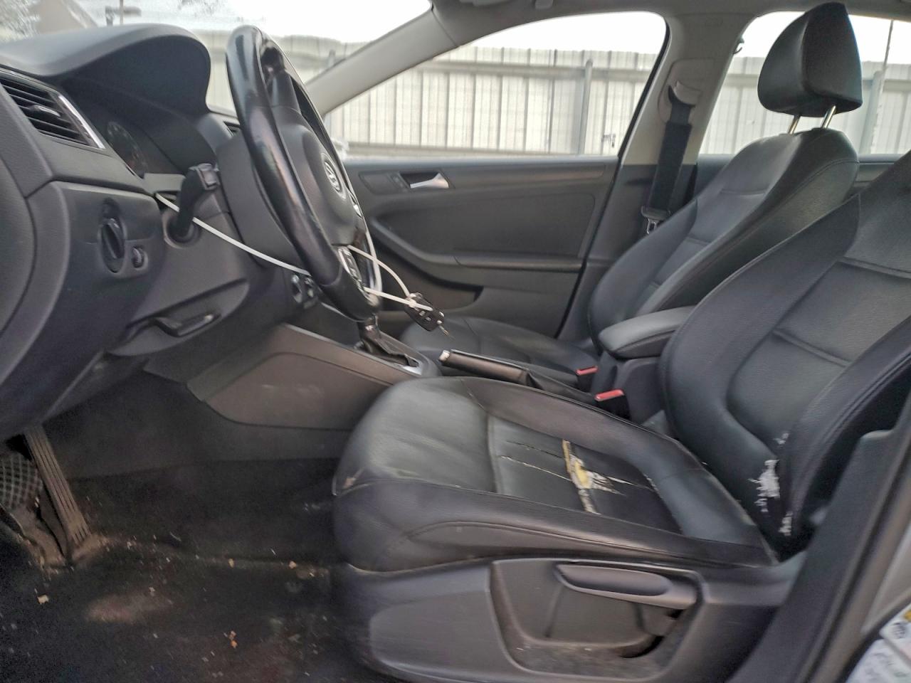 2011 VOLKSWAGEN JETTA SE photo 13
