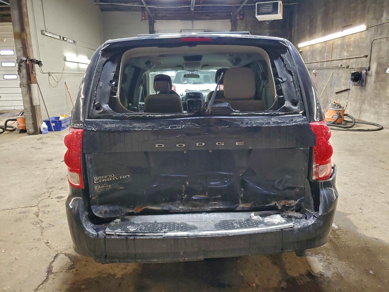 2011 DODGE GRAND CARAVAN MAINSTREET photo 6