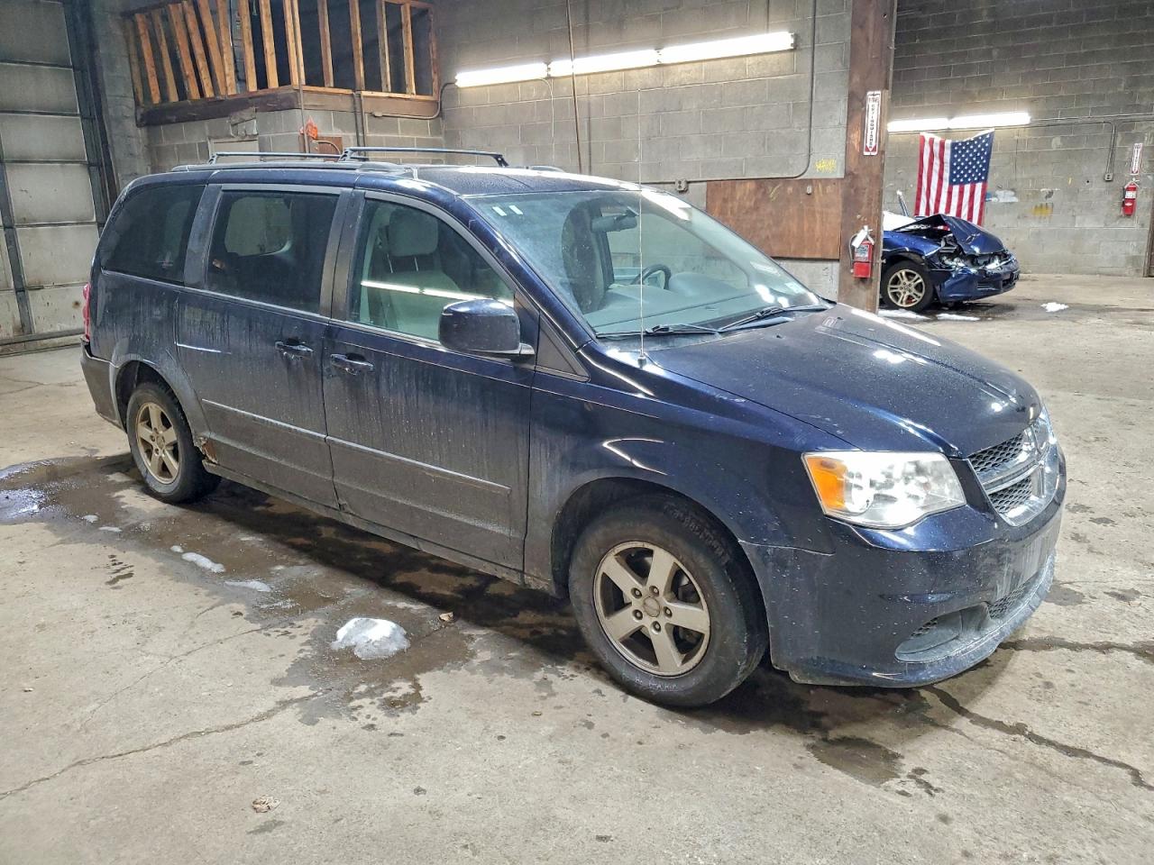 2011 DODGE GRAND CARAVAN MAINSTREET photo 4