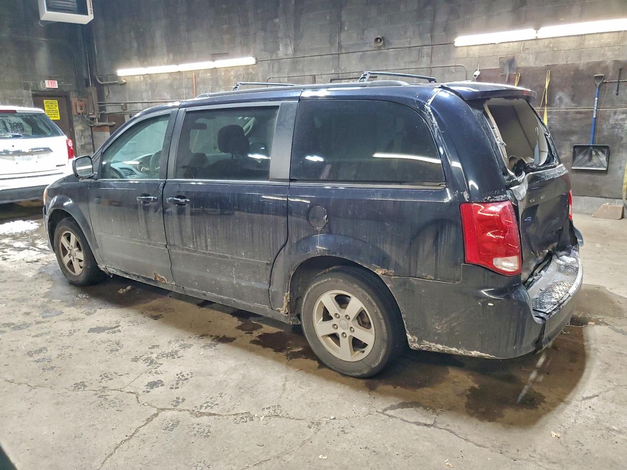 2011 DODGE GRAND CARAVAN MAINSTREET photo 2