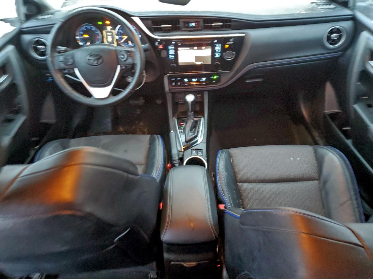 2017 TOYOTA COROLLA L photo 8