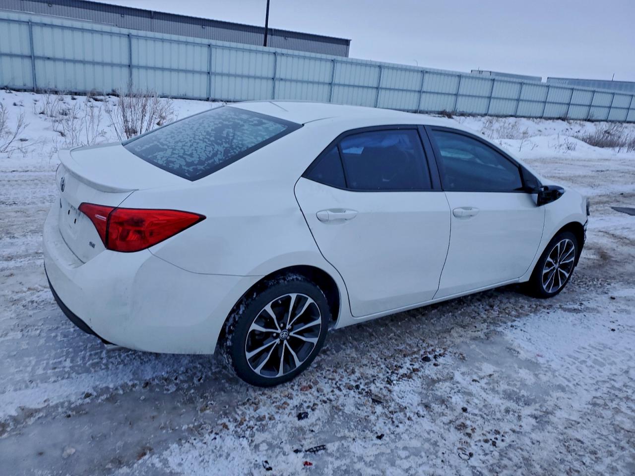 2017 TOYOTA COROLLA L photo 3