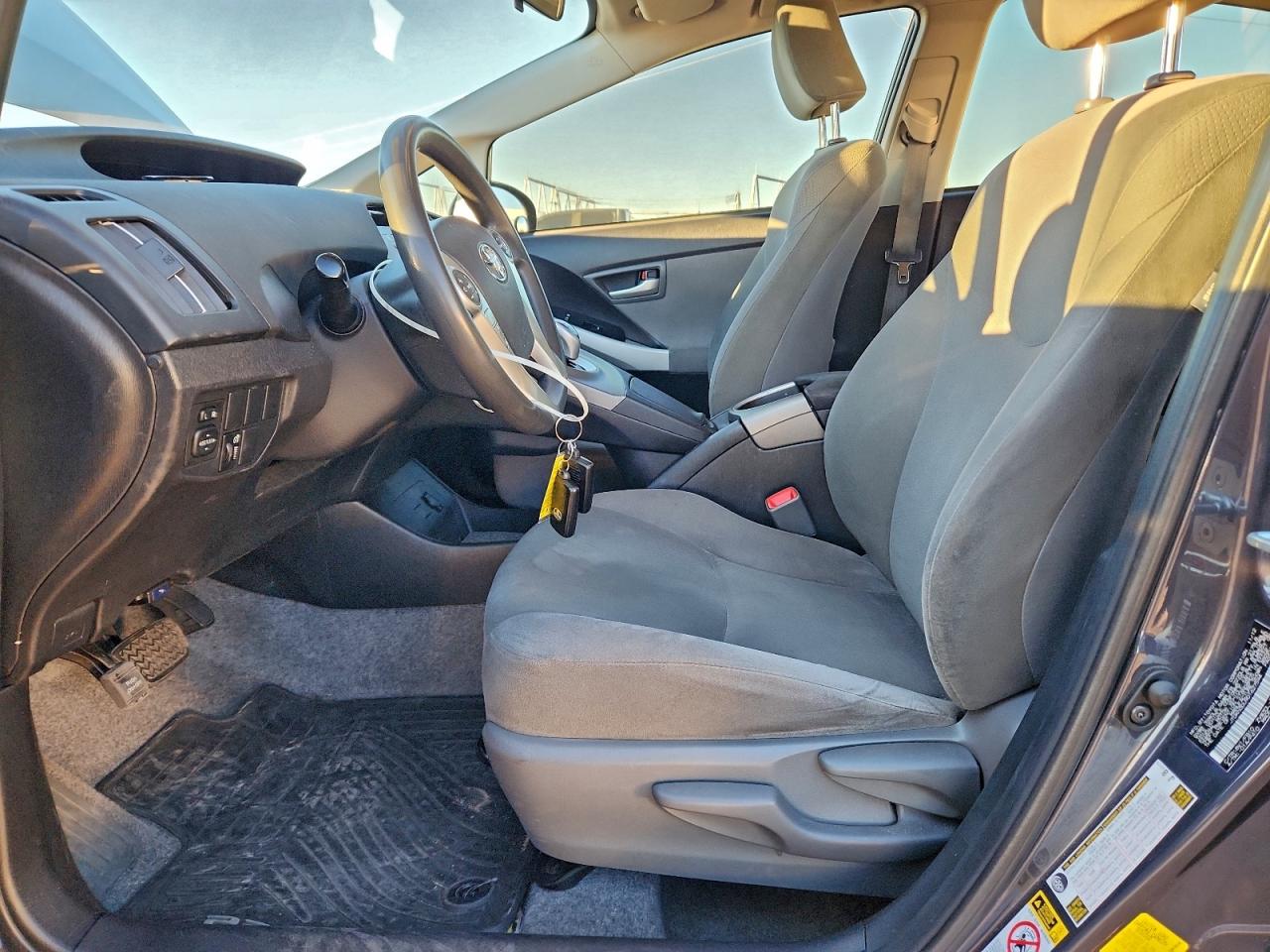 2013 TOYOTA PRIUS photo 7