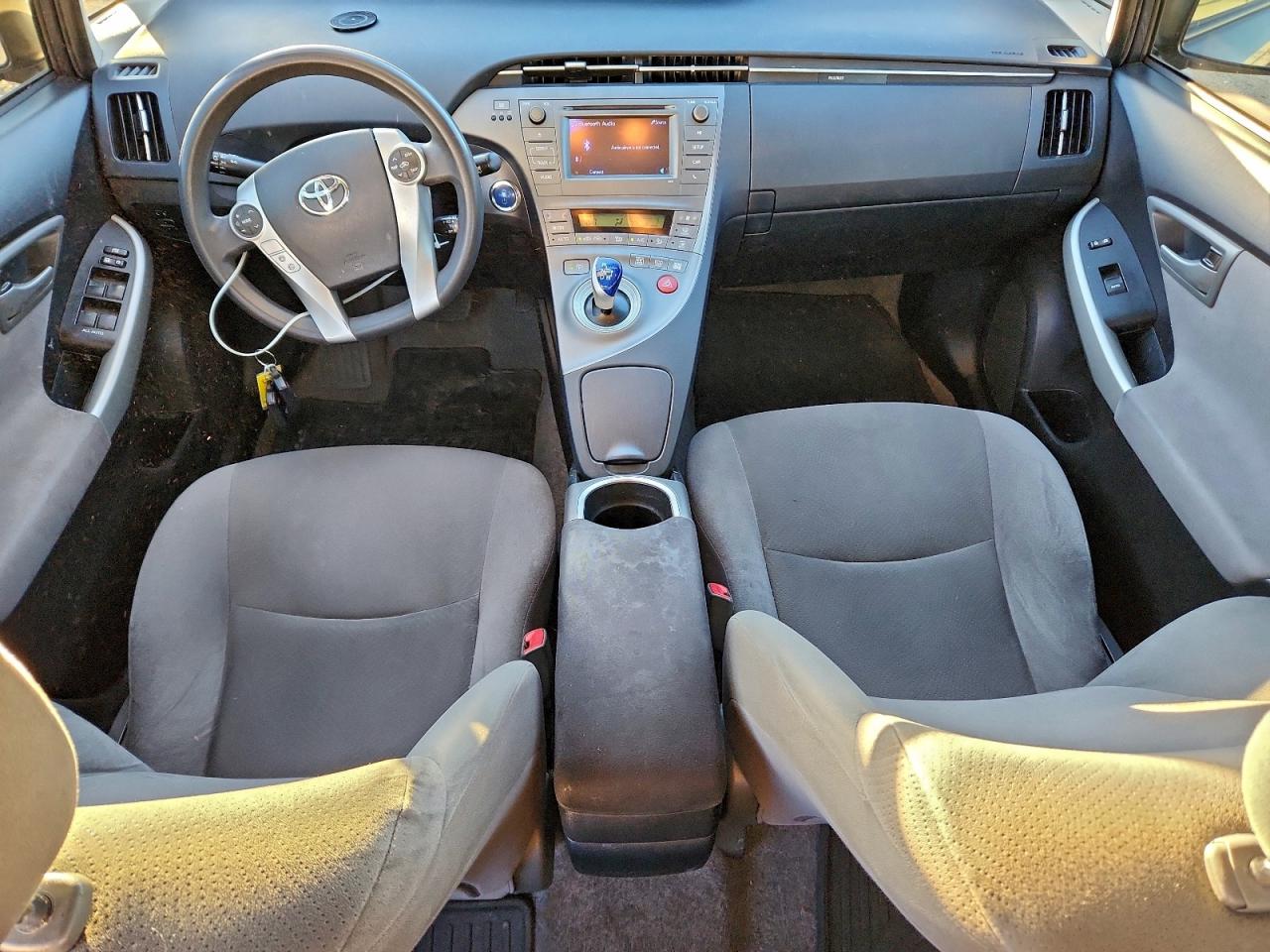 2013 TOYOTA PRIUS photo 8