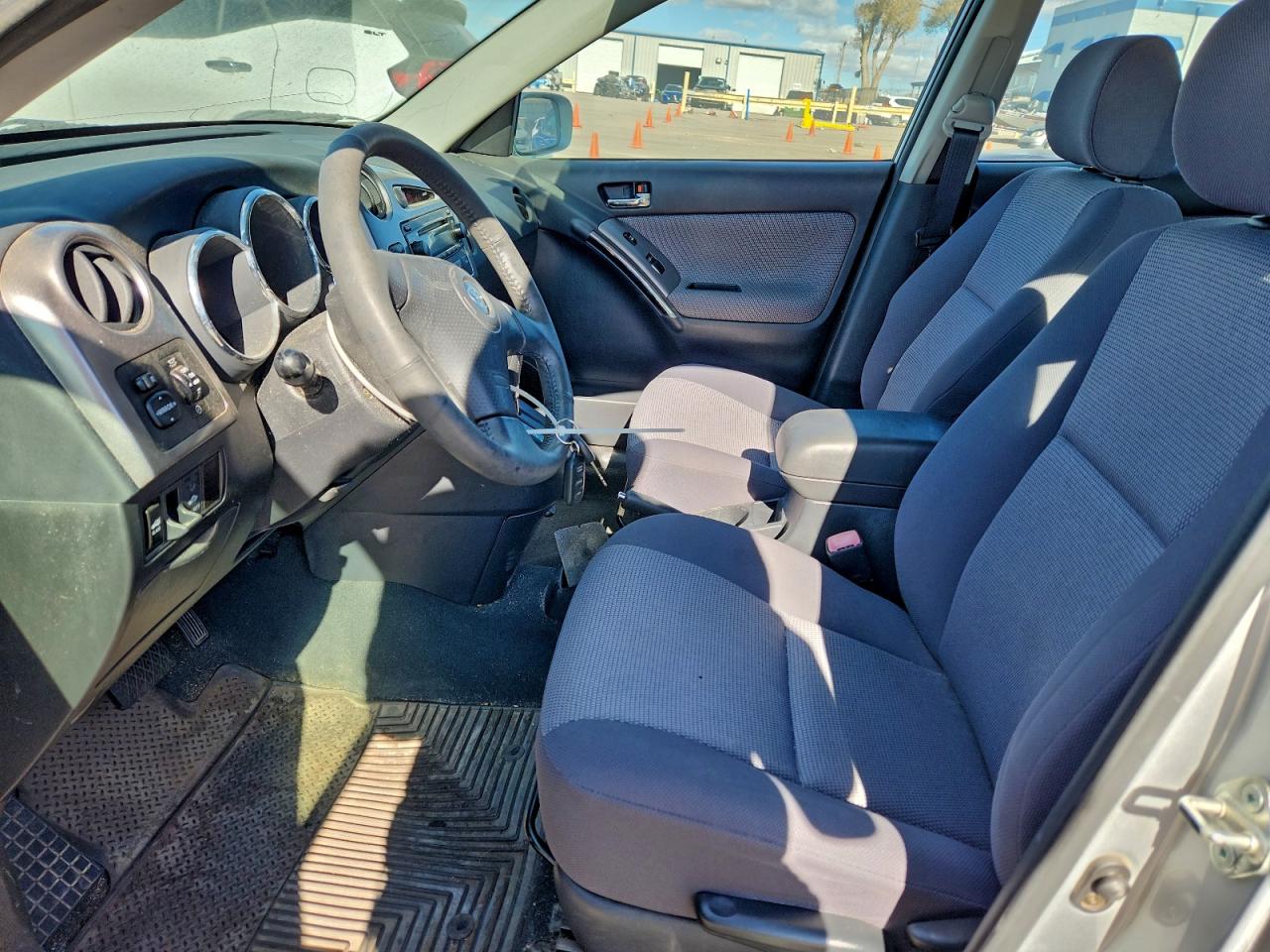 2005 TOYOTA COROLLA MATRIX XR photo 13