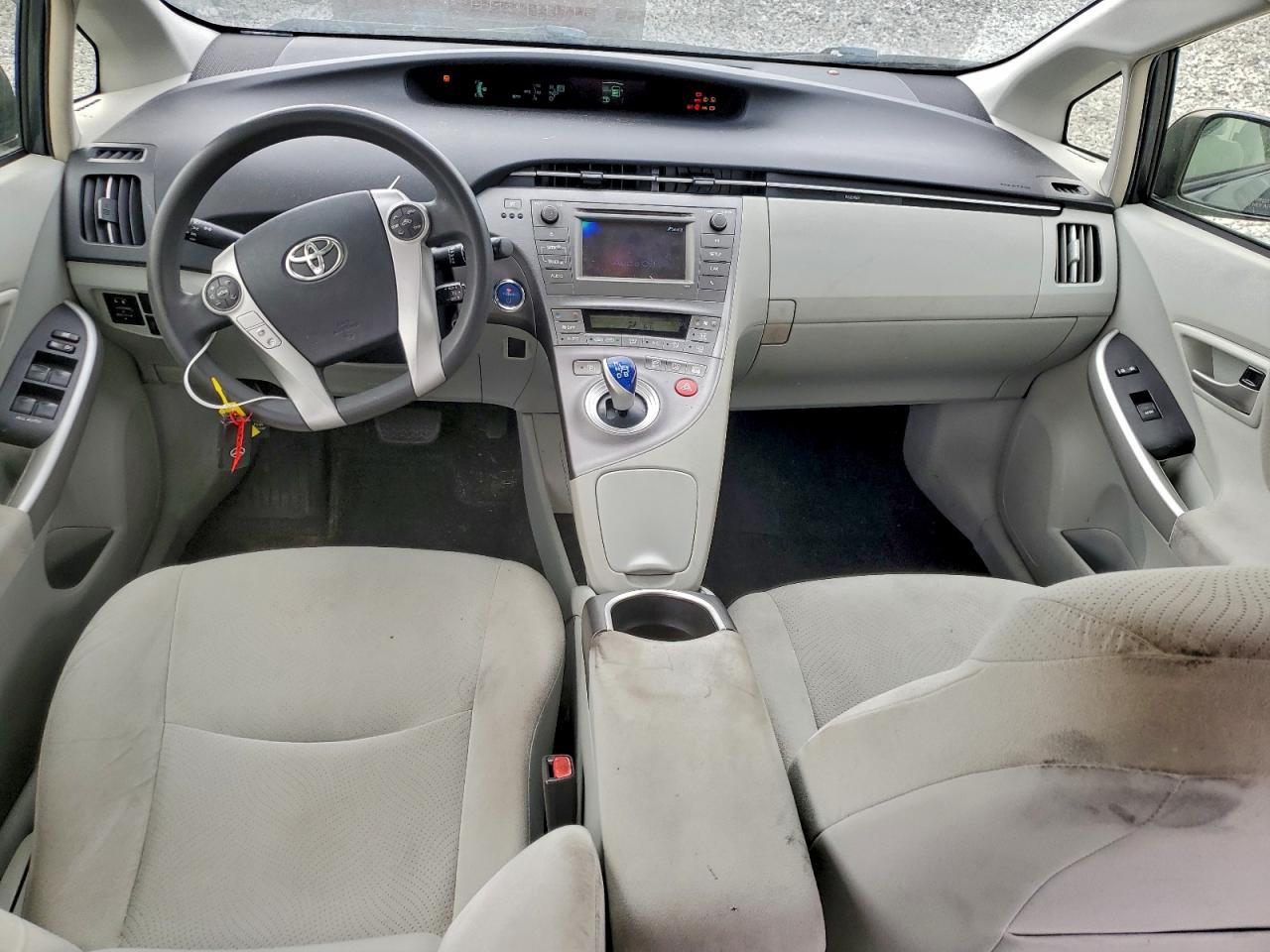 2015 TOYT PRIUS photo 8