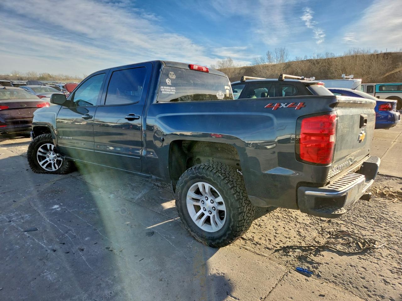 2018 CHEVROLET SILVERADO K1500 LT photo 2