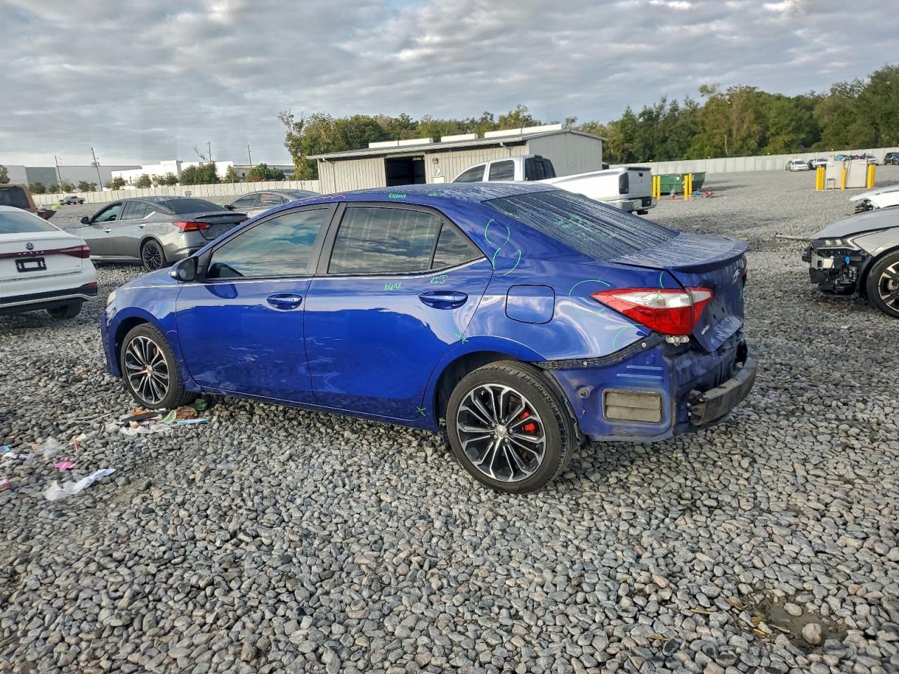 2015 TOYOTA COROLLA L photo 2
