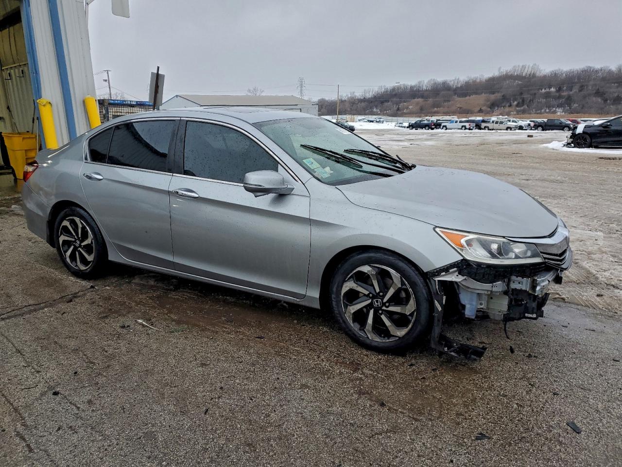 2017 HONDA ACCORD EX photo 4