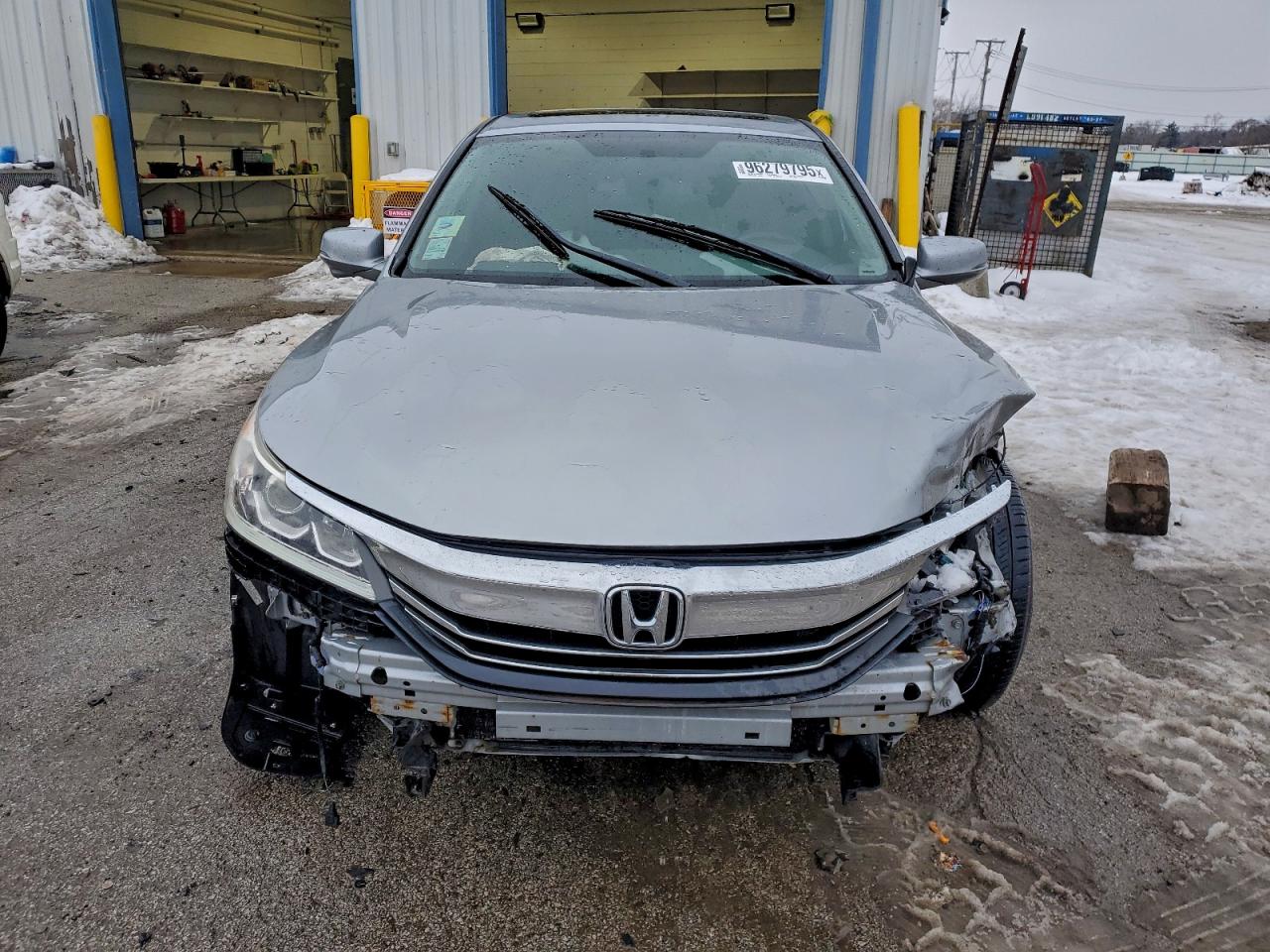 2017 HONDA ACCORD EX photo 5