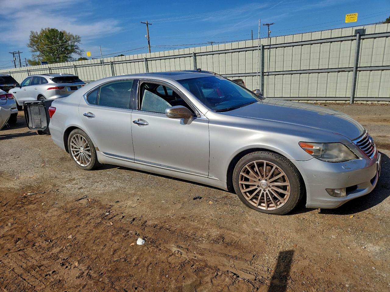 2010 LEXUS LS 460 photo 4