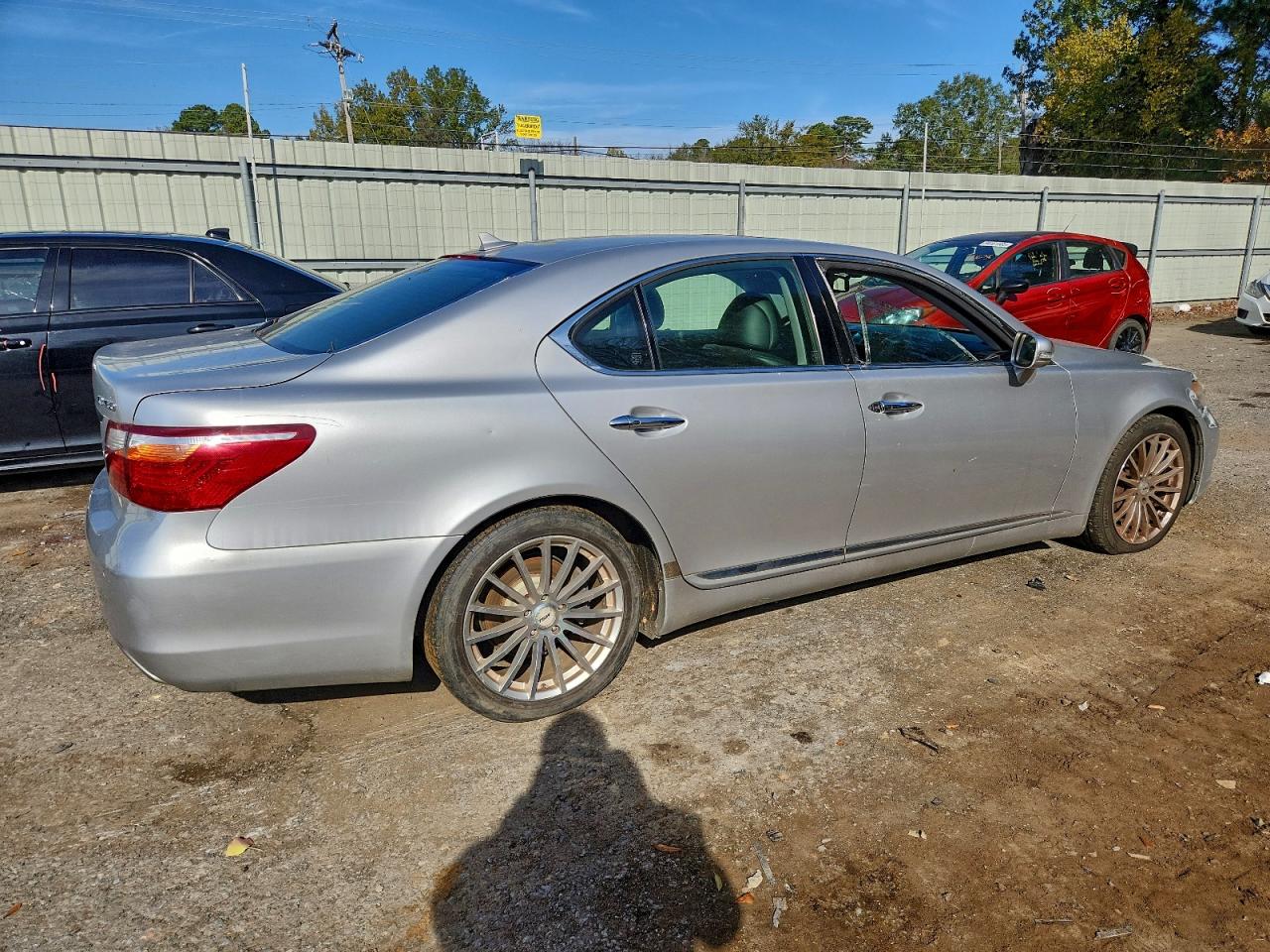 2010 LEXUS LS 460 photo 3