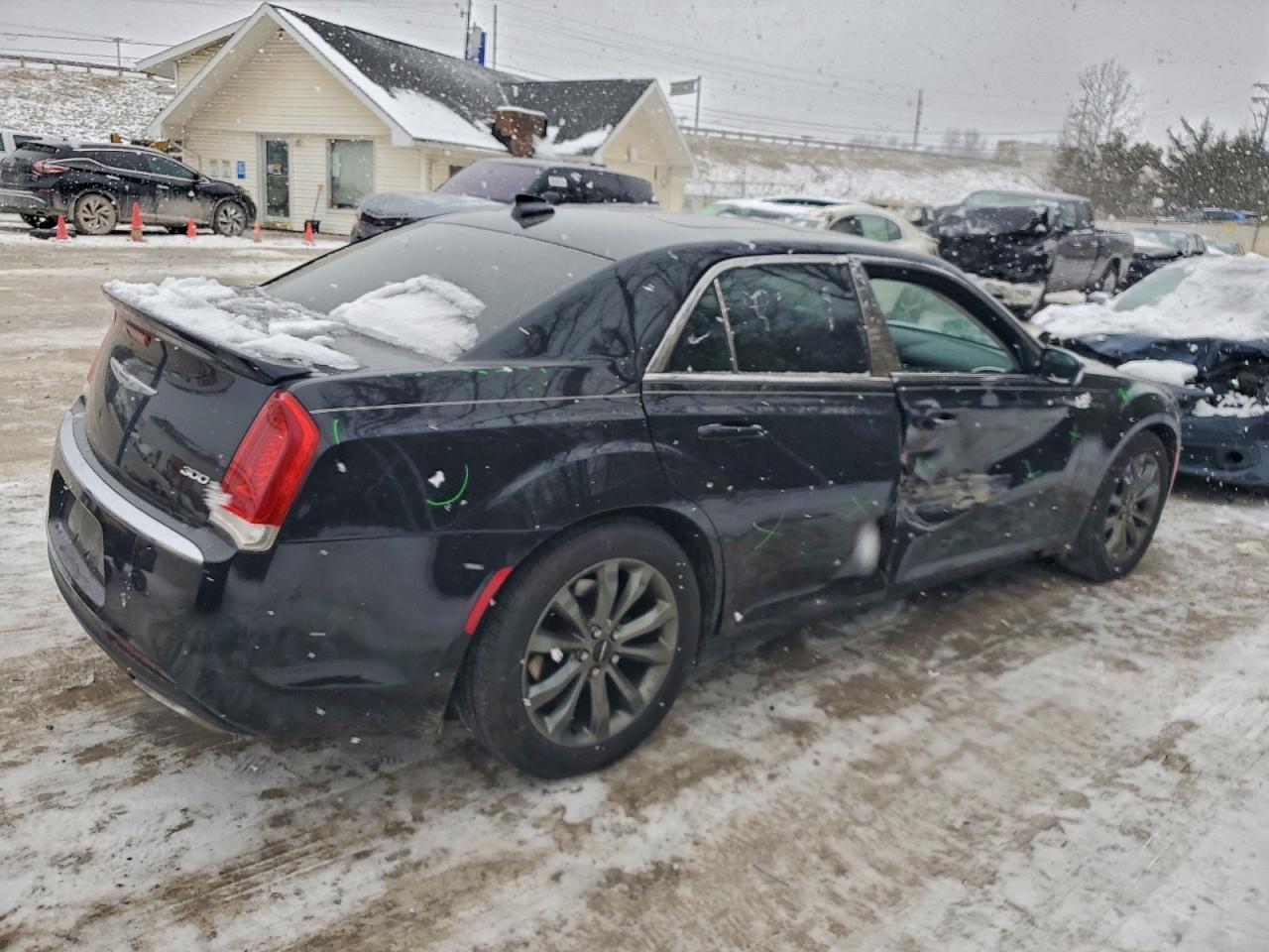 2016 CHRYSLER 300 LIMITED photo 3