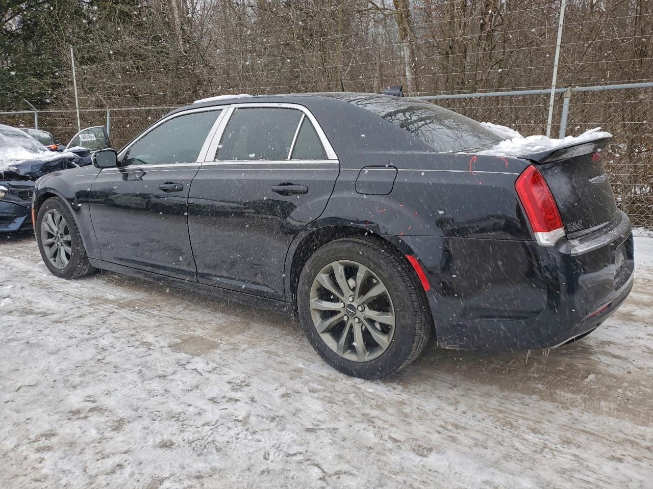 2016 CHRYSLER 300 LIMITED photo 2