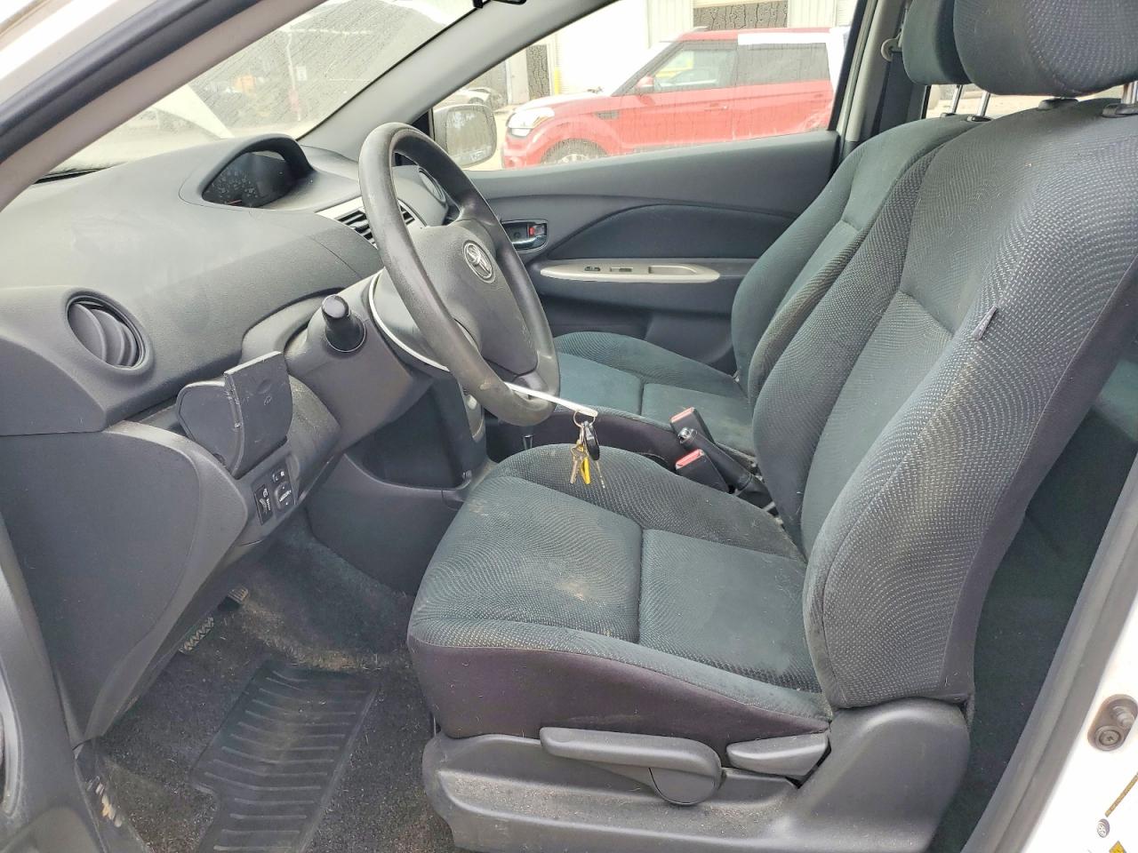 2010 TOYOTA YARIS photo 7