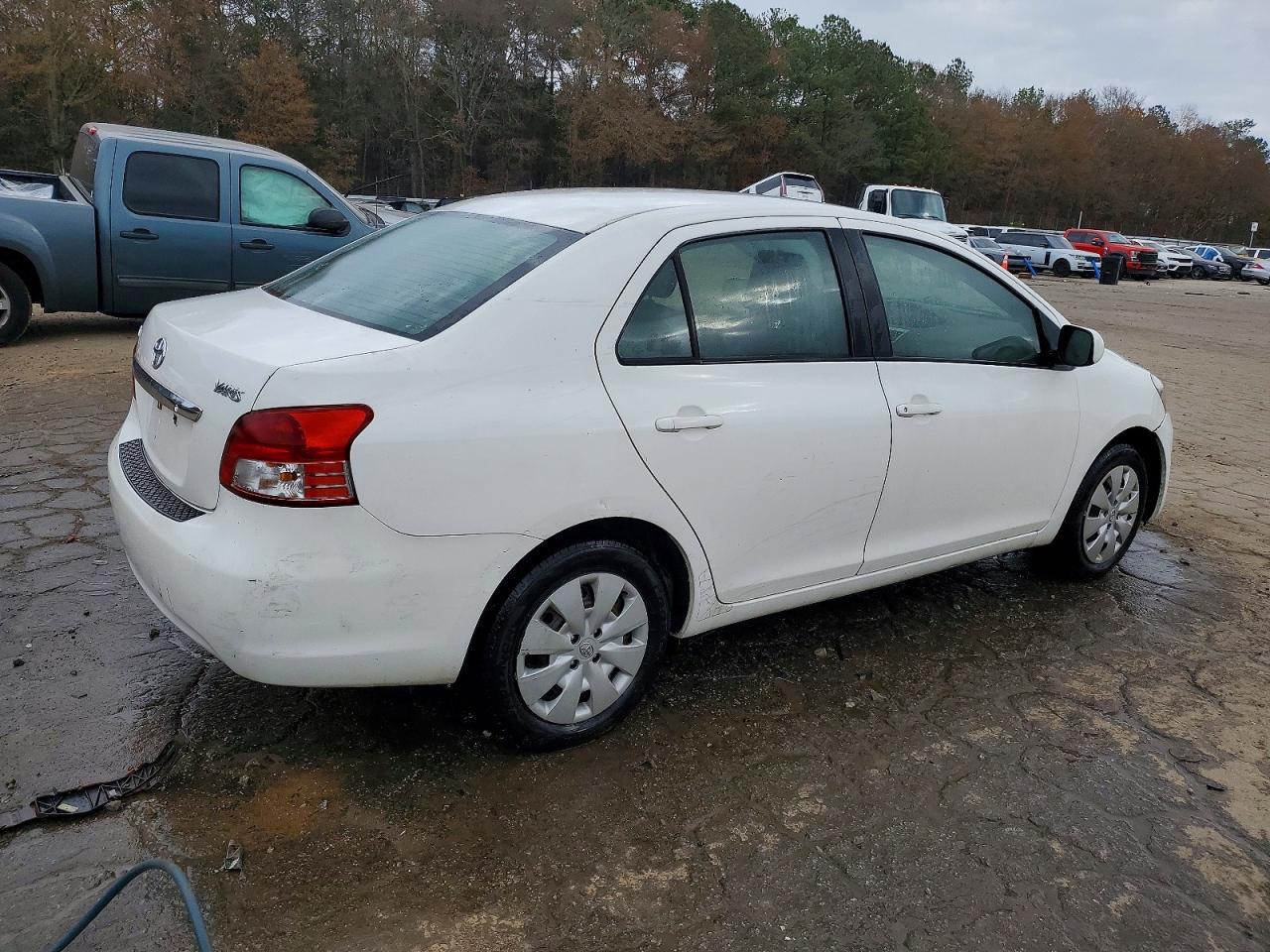 2010 TOYOTA YARIS photo 3