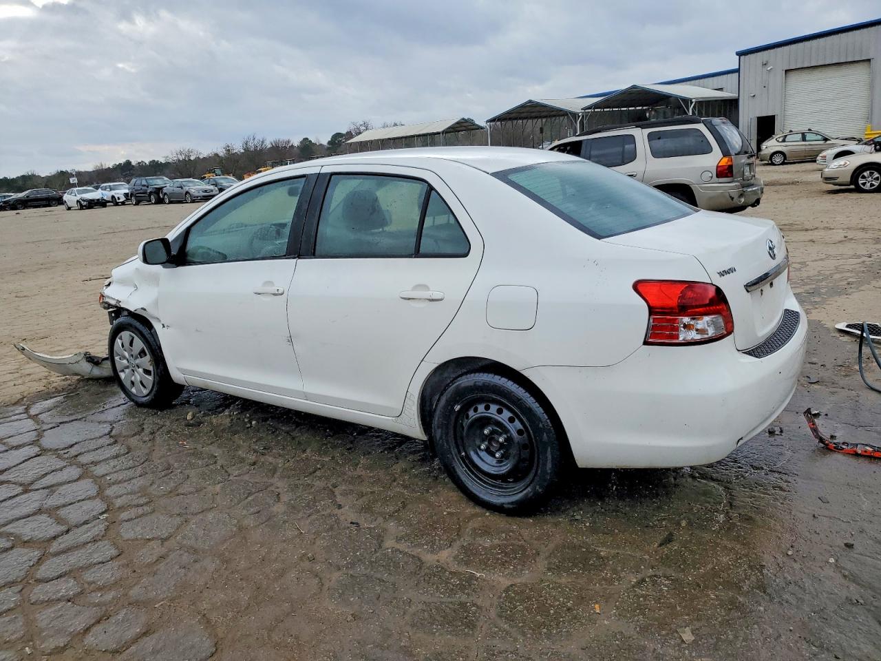 2010 TOYOTA YARIS photo 2