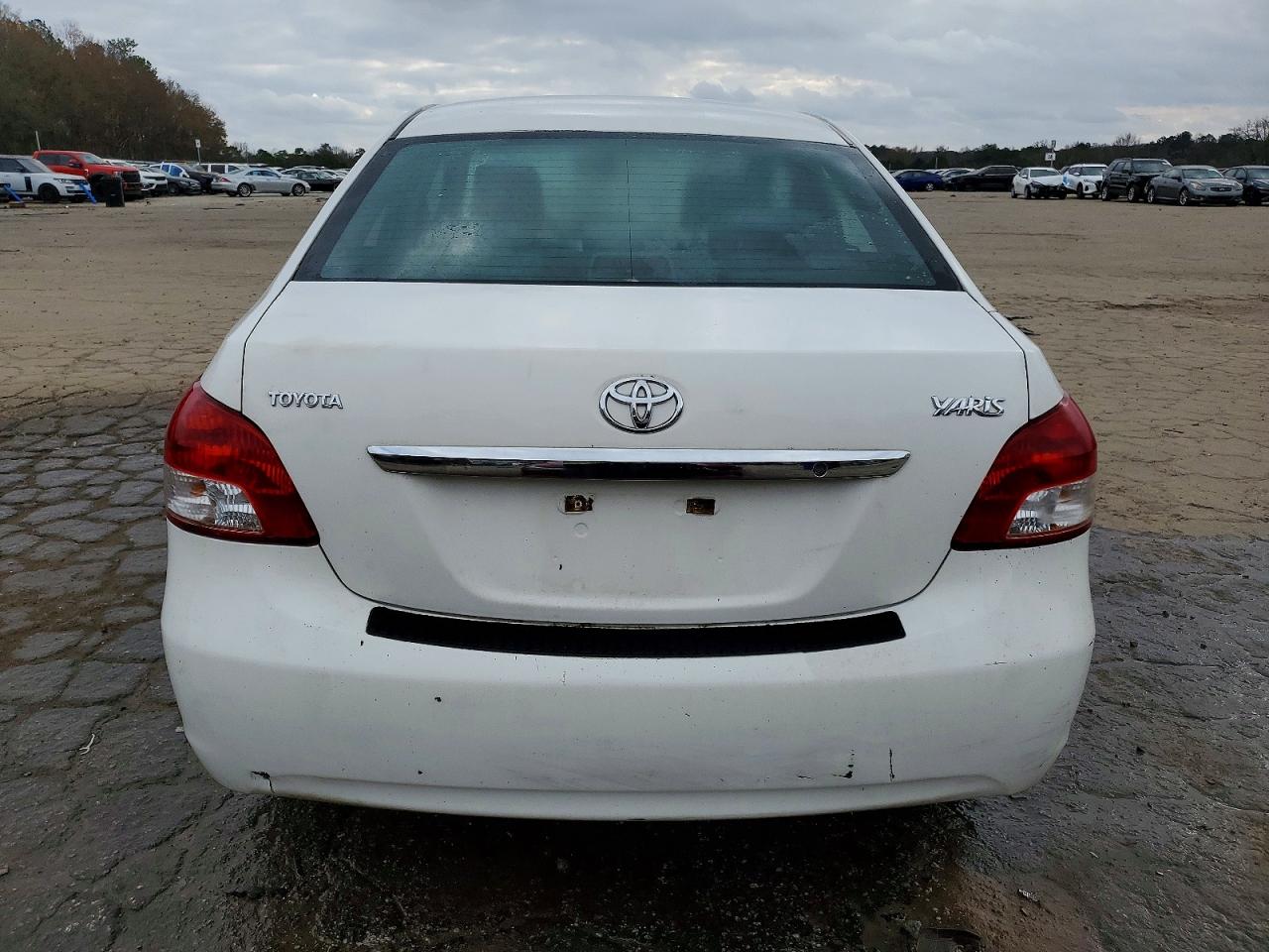 2010 TOYOTA YARIS photo 6