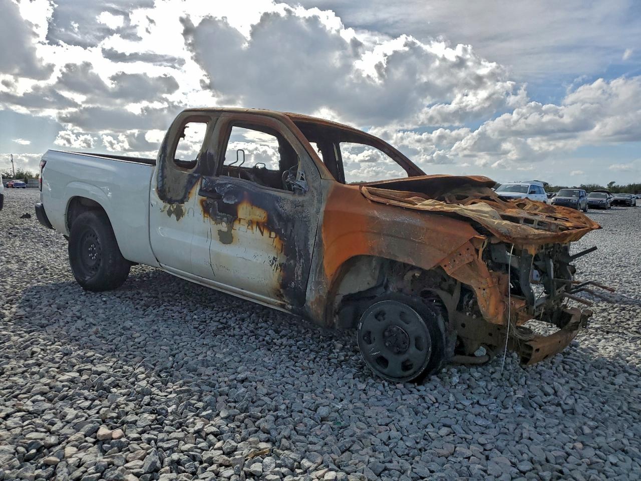 2024 NISSAN FRONTIER S photo 4