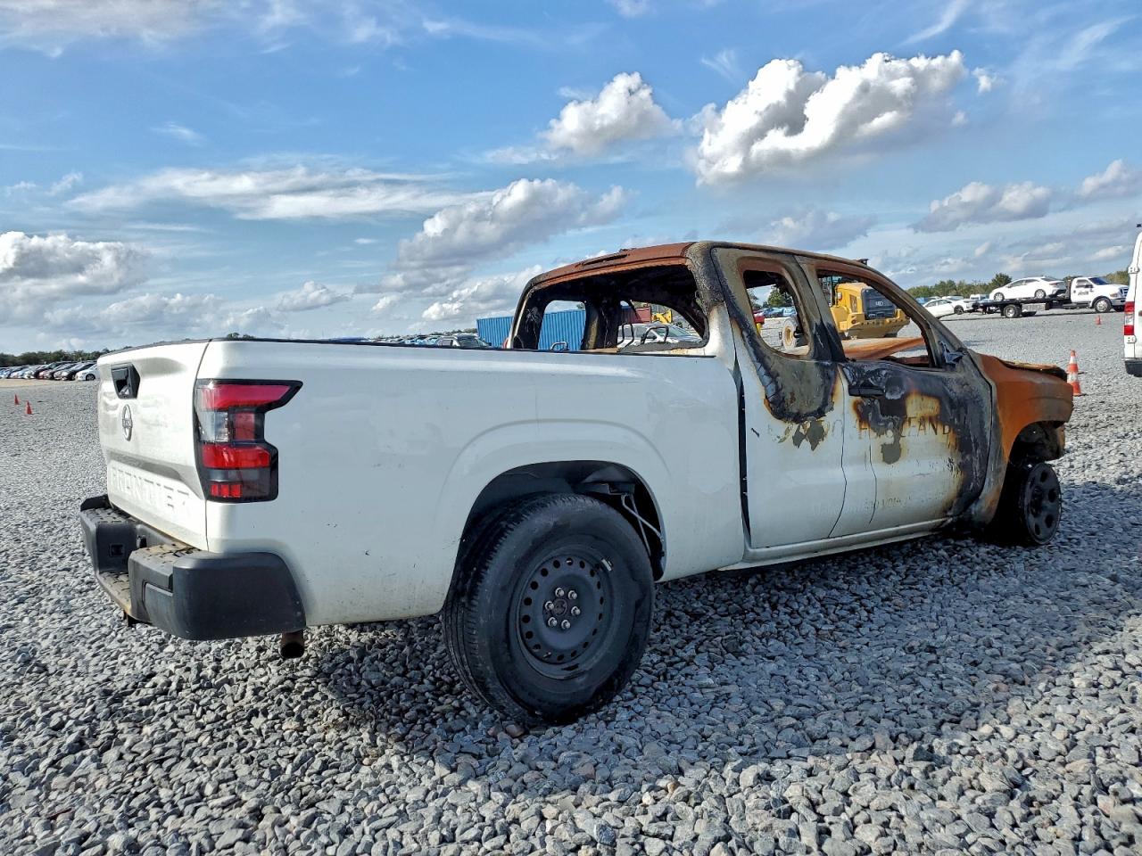 2024 NISSAN FRONTIER S photo 3