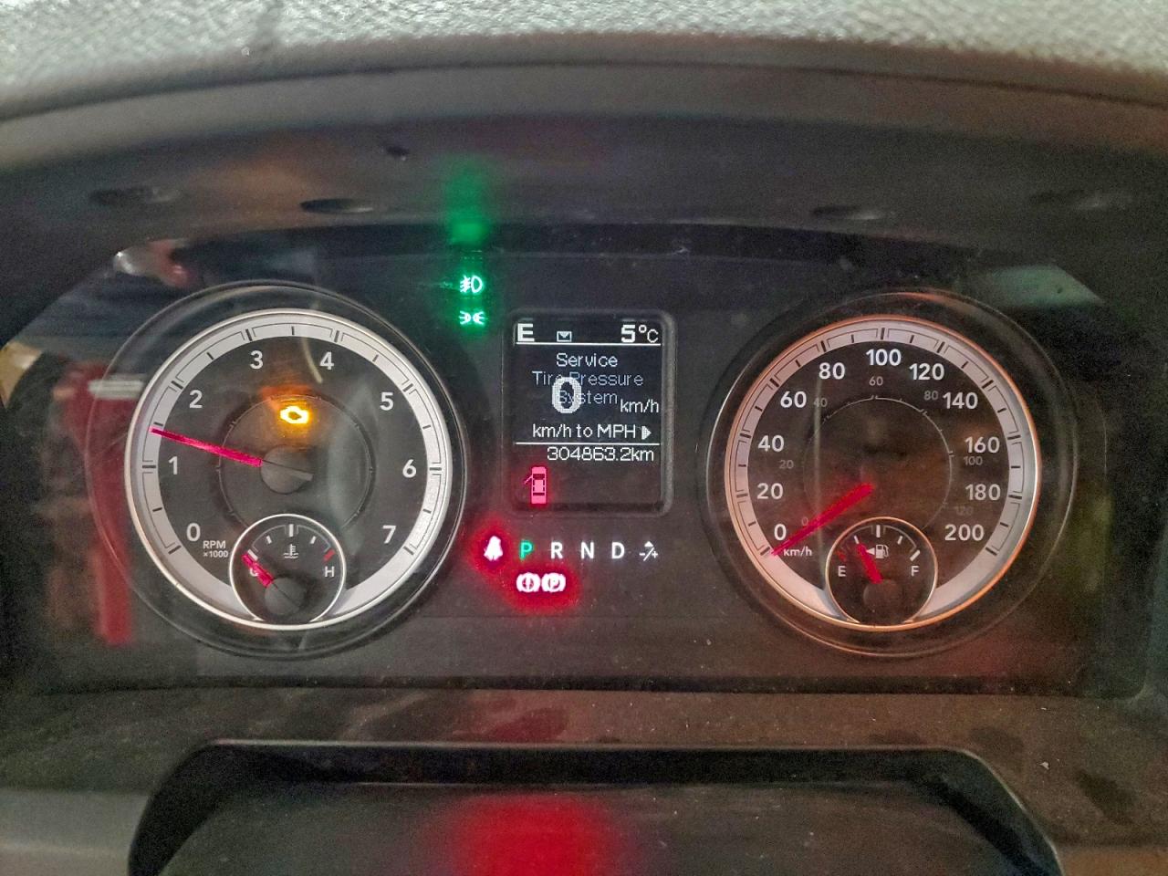 2014 RAM 1500 ST photo 9