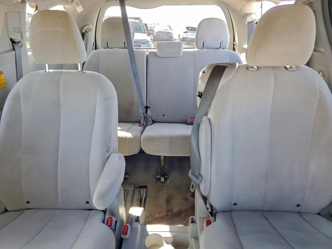 2014 TOYOTA SIENNA LE photo 10