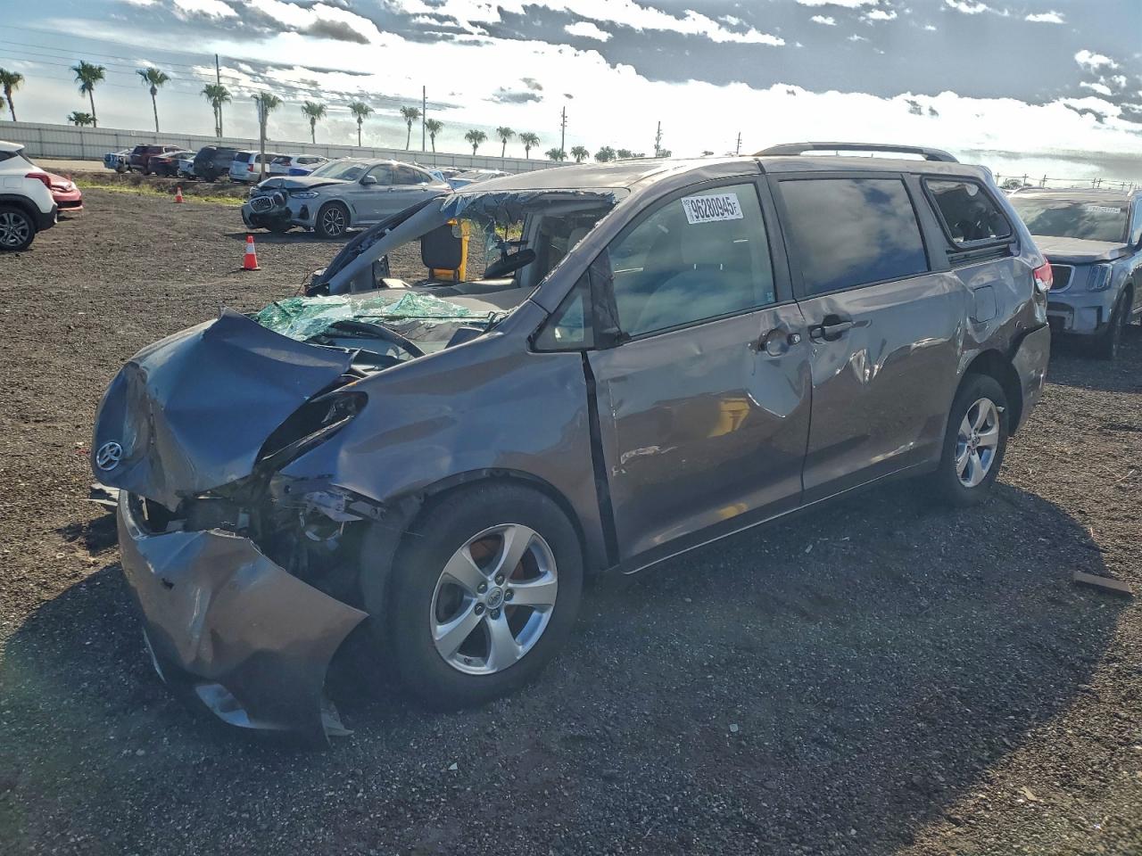 2014 TOYOTA SIENNA