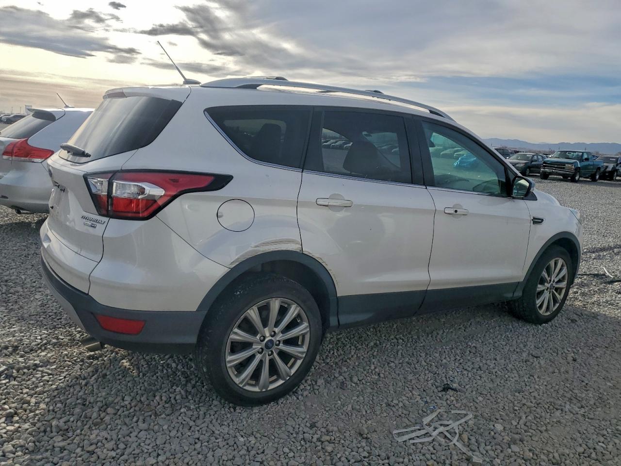 2017 FORD ESCAPE TITANIUM photo 3