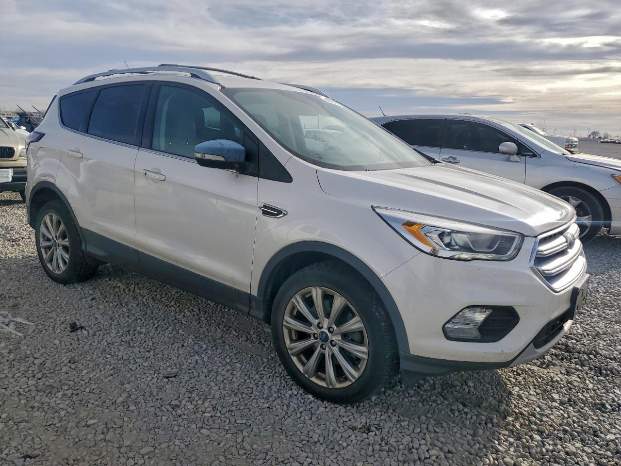 2017 FORD ESCAPE TITANIUM photo 4