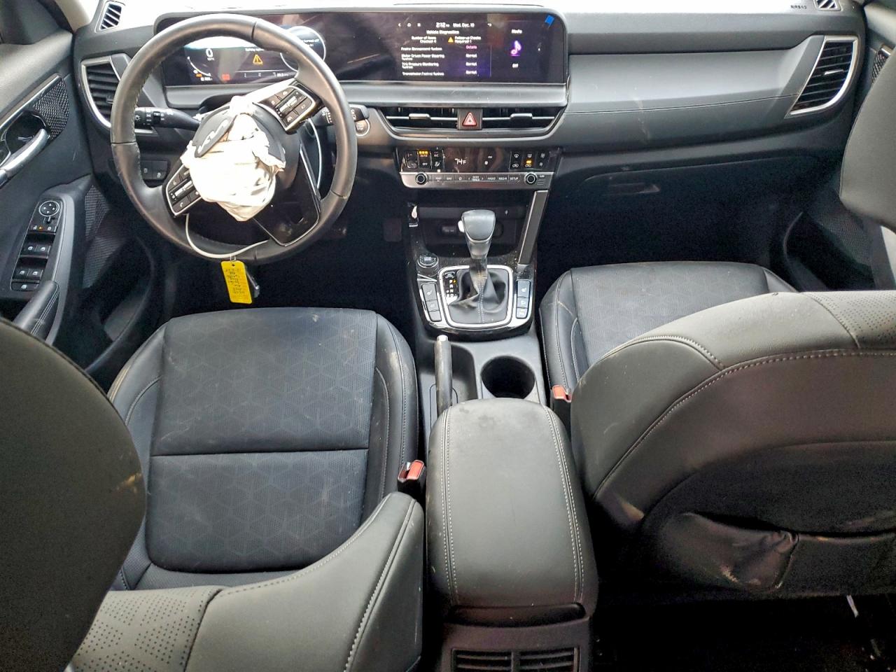 2025 KIA SELTOS EX photo 8