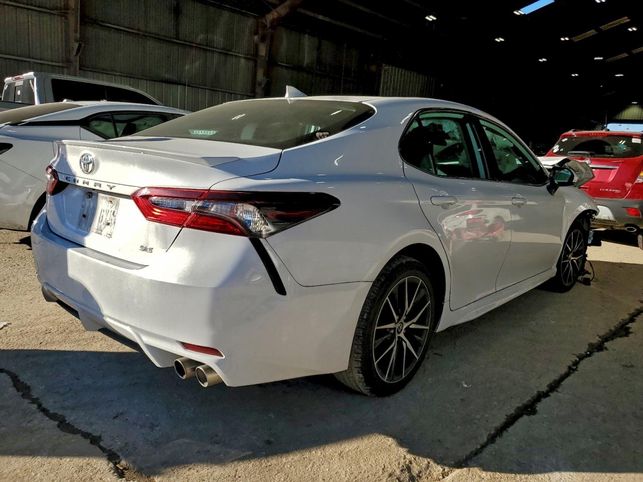 2021 TOYOTA CAMRY SE photo 3