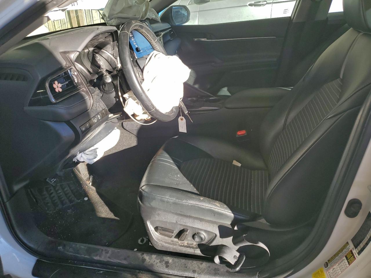 2021 TOYOTA CAMRY SE photo 7