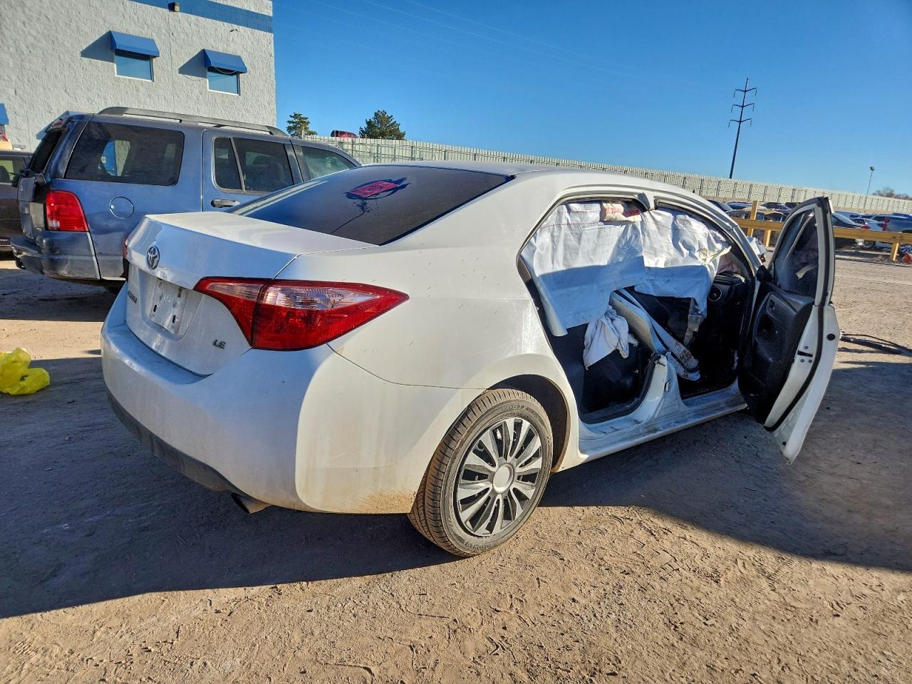 2017 TOYOTA COROLLA L photo 3
