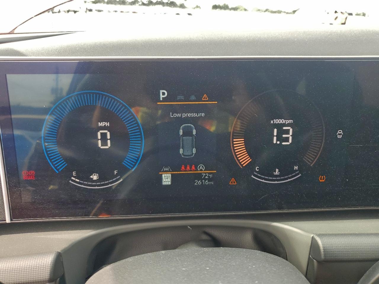 2026 HYUNDAI TUCSON SEL photo 9