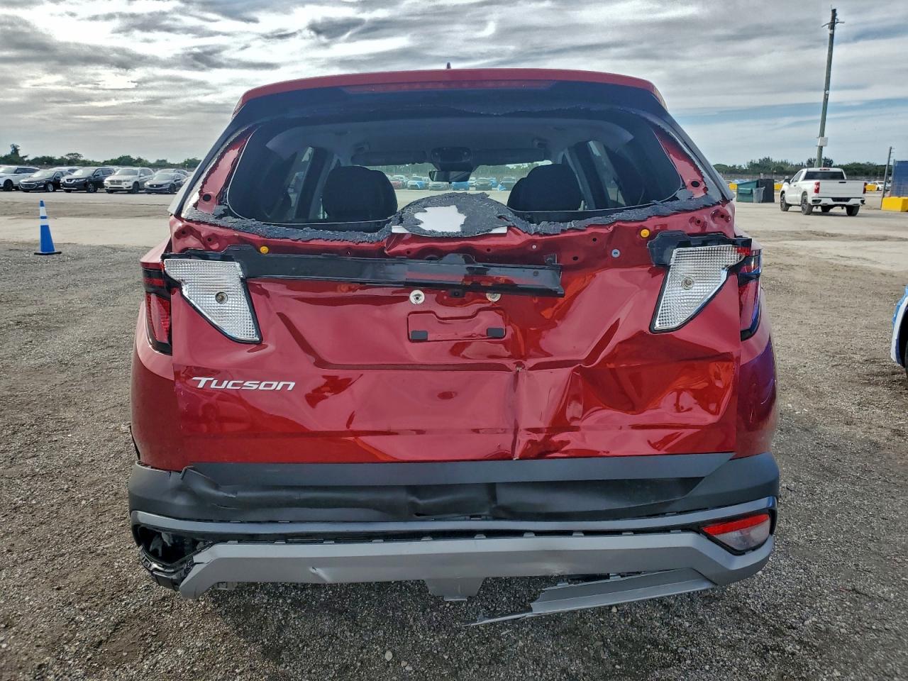 2026 HYUNDAI TUCSON SEL photo 6