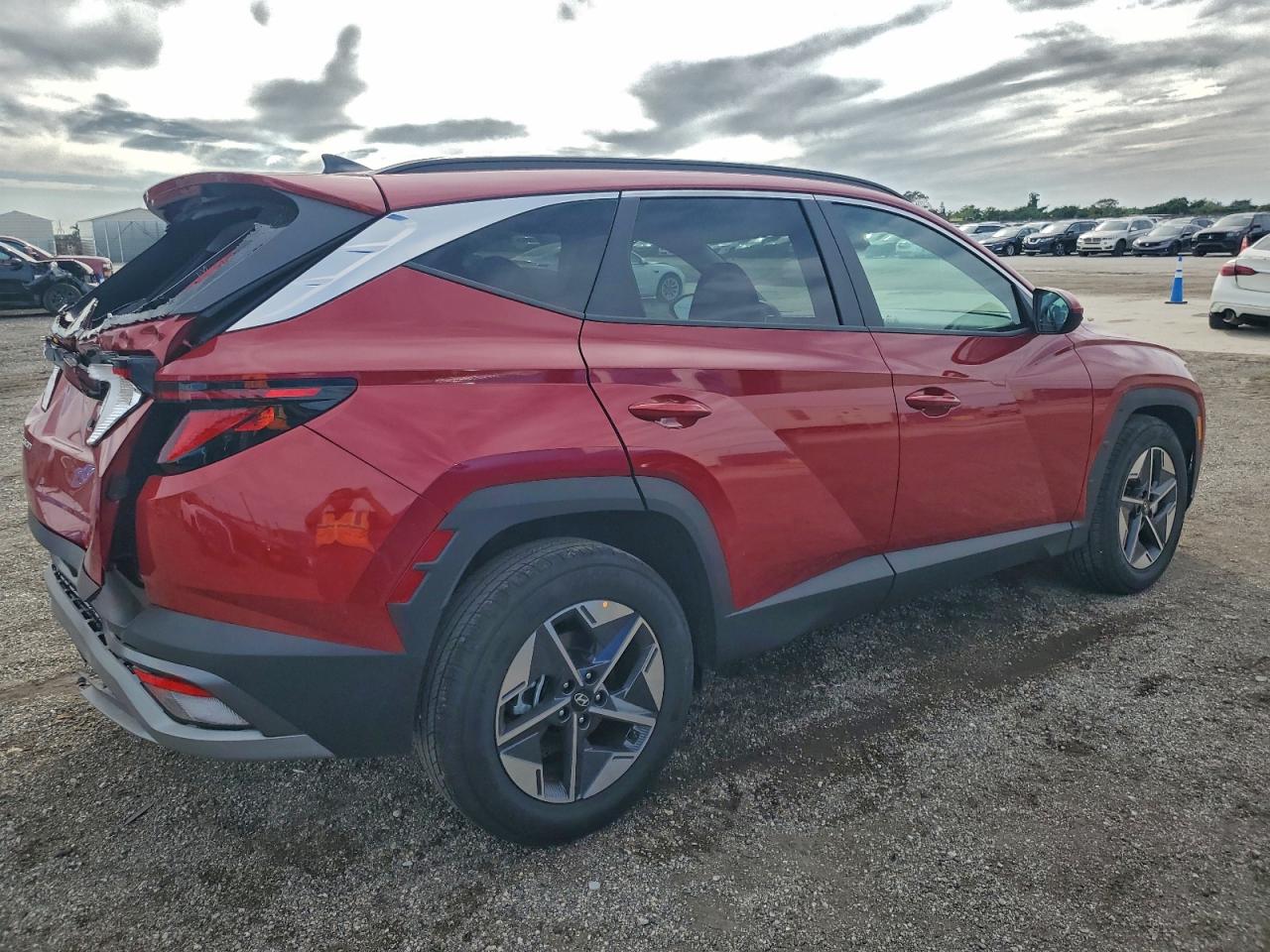 2026 HYUNDAI TUCSON SEL photo 3