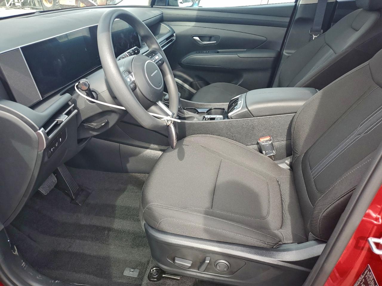 2026 HYUNDAI TUCSON SEL photo 7