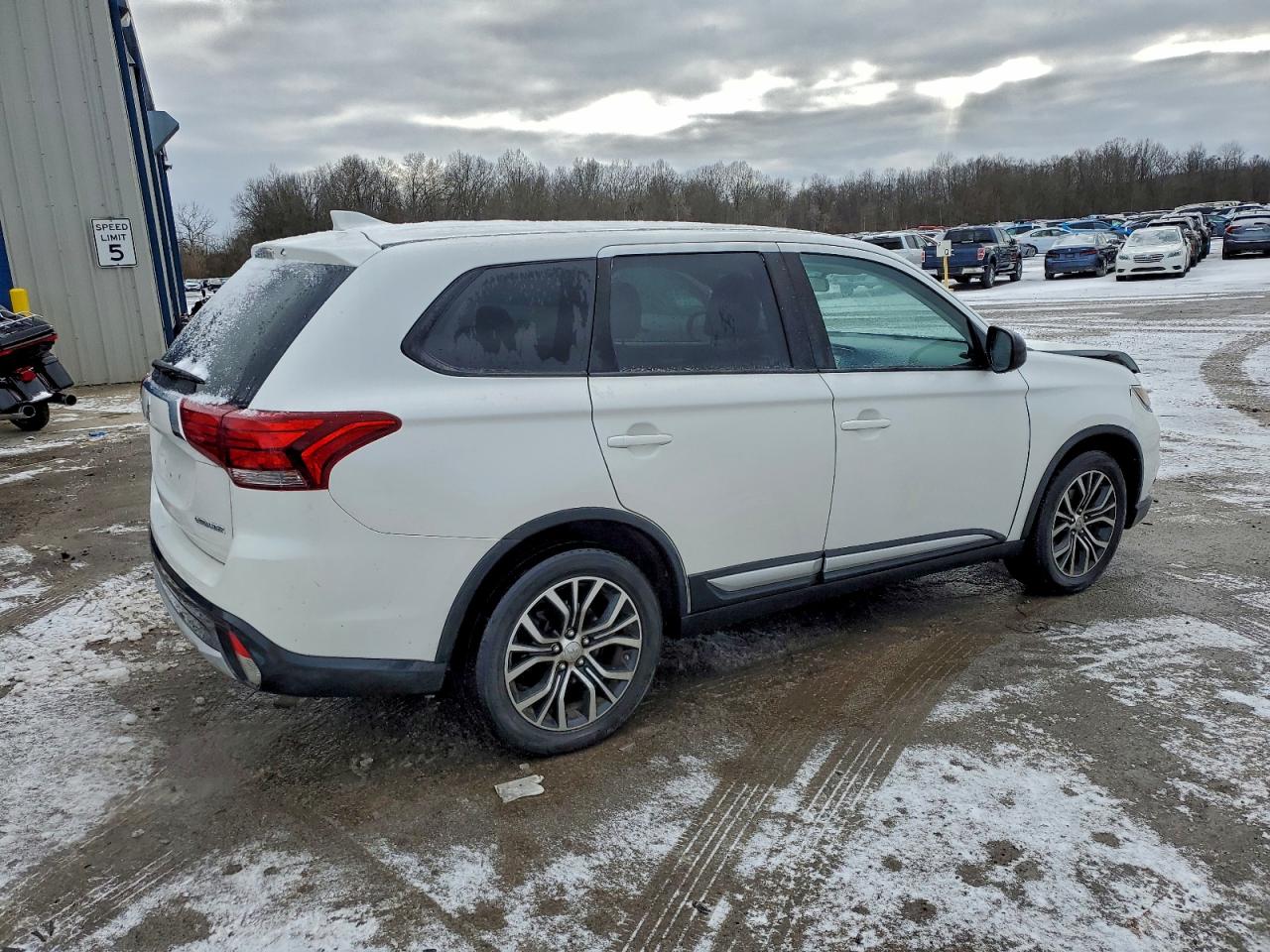 2017 MITSUBISHI OUTLANDER ES photo 3