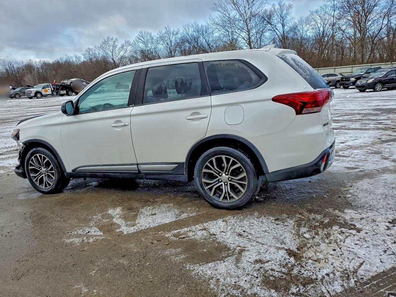 2017 MITSUBISHI OUTLANDER ES photo 2