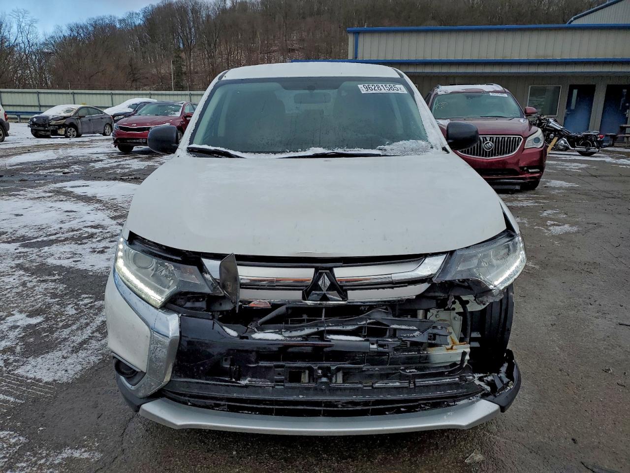 2017 MITSUBISHI OUTLANDER ES photo 5
