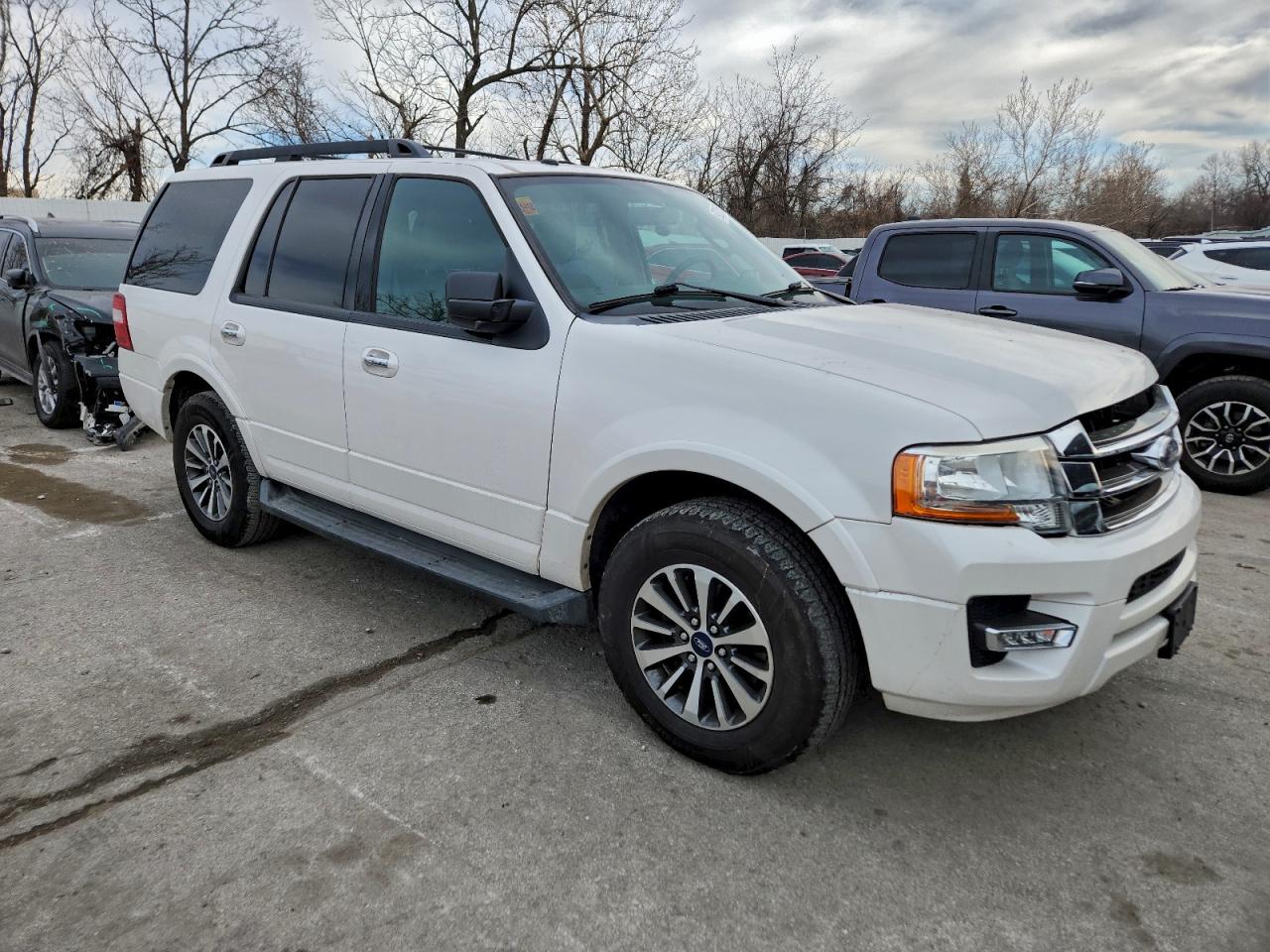 2016 FORD EXPEDITION XLT photo 4