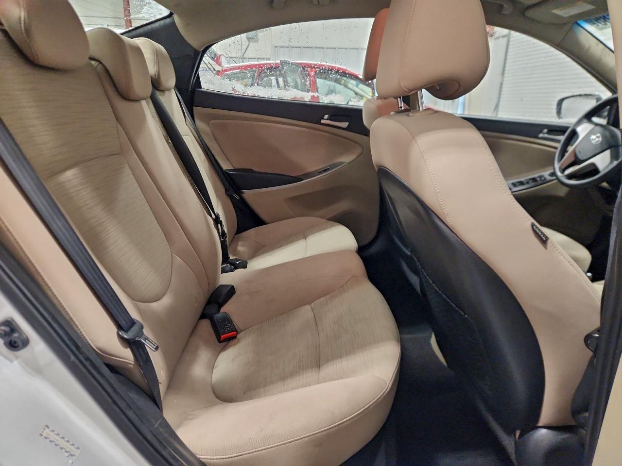 2017 HYUNDAI ACCENT SE photo 10